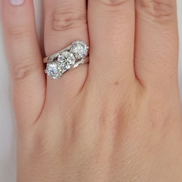 New 3ct Beautiful Moissanite Diamond Ring - Picture 2 of 9